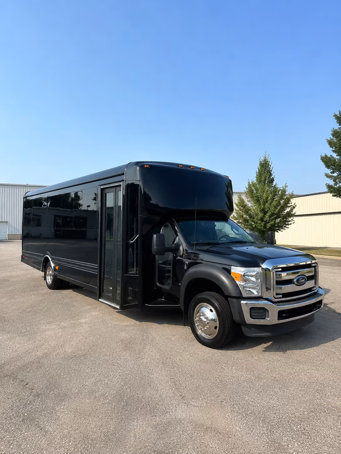 Downey Winery Tour & Pub Crawl Transportation party bus exterior